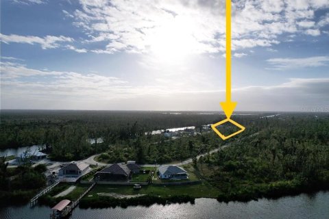 Terreno en venta en Port Charlotte, Florida № 1087686 - foto 1