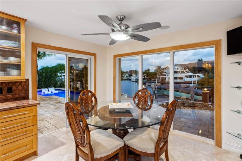 House in Lighthouse Point, Florida 4 bedrooms, 444.63 sq.m. № 805348 - photo 20