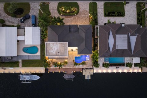 Villa ou maison à vendre à Lighthouse Point, Floride: 4 chambres, 444.63 m2 № 805348 - photo 2