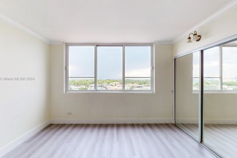 Condo in Miami Beach, Florida, 1 bedroom  № 1330154 - photo 10