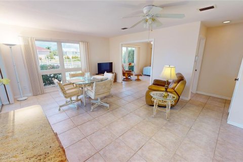 Villa ou maison à vendre à Punta Gorda, Floride: 3 chambres, 188.22 m2 № 1203889 - photo 12