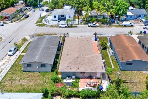 Immobilier commercial à vendre à Miami, Floride: 192.31 m2 № 1203928 - photo 4