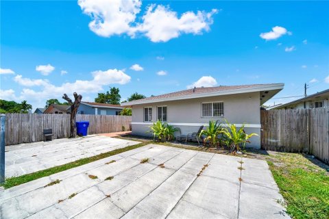 Propiedad comercial en venta en Miami, Florida, 192.31 m2 № 1203928 - foto 17