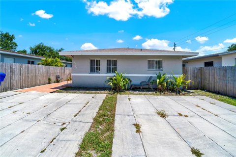 Immobilier commercial à vendre à Miami, Floride: 192.31 m2 № 1203928 - photo 2