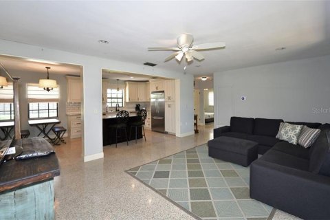 Villa ou maison à louer à Sarasota, Floride: 2 chambres, 150.32 m2 № 213352 - photo 8