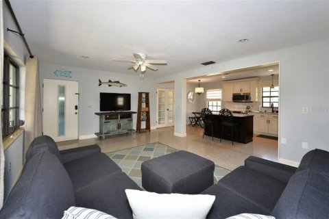 House in Sarasota, Florida 2 bedrooms, 150.32 sq.m. № 213352 - photo 9