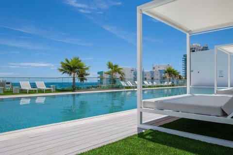 Apartment in THREE HUNDRED COLLINS in Miami Beach, Florida 3 bedrooms, 235 sq.m. № 69772 - photo 3