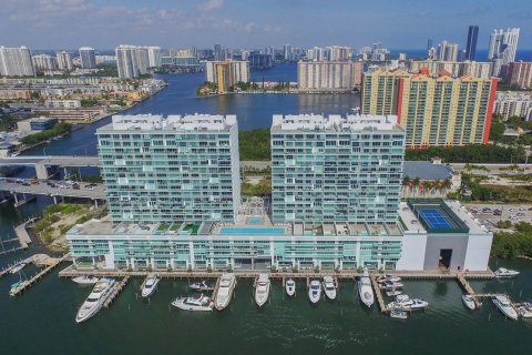 Apartment in 400 SUNNY ISLES in Sunny Isles Beach, Florida 2 bedrooms, 144 sq.m. № 78139 - photo 3