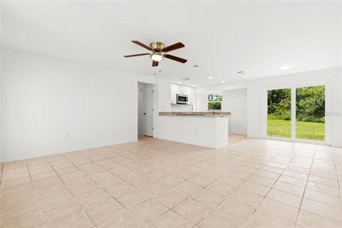 House in Port Charlotte, Florida 3 bedrooms, 102.38 sq.m. № 1312723 - photo 9