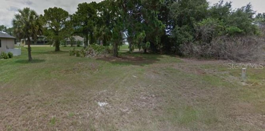 Terrain à Rotonda, Floride № 215302