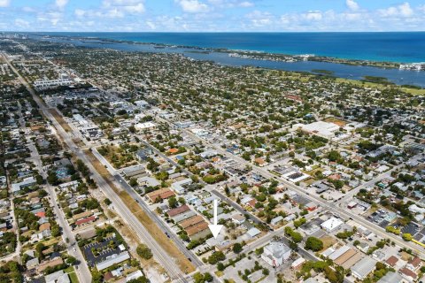 Commercial property in Lake Worth, Florida 234.58 sq.m. № 1121454 - photo 25