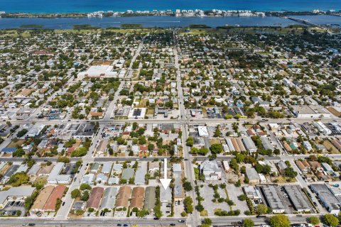 Commercial property in Lake Worth, Florida 234.58 sq.m. № 1121454 - photo 23