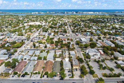 Commercial property in Lake Worth, Florida 224.82 sq.m. № 1121452 - photo 25