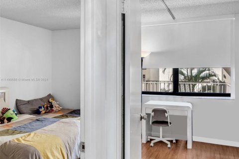 Condo in Aventura, Florida, 3 bedrooms  № 855928 - photo 18