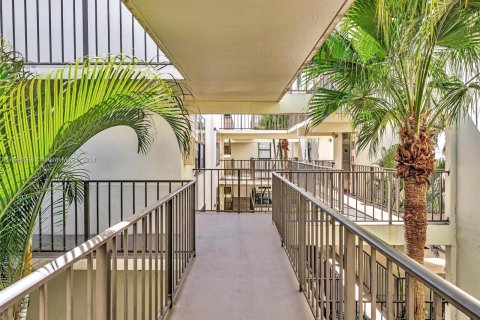 Copropriété à vendre à Aventura, Floride: 3 chambres, 128.21 m2 № 855928 - photo 25