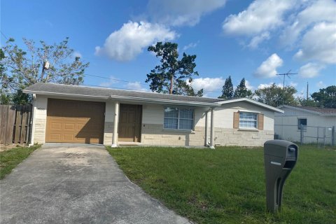 House in Holiday, Florida 2 bedrooms, 75.81 sq.m. № 1405613 - photo 1