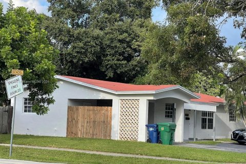 Villa ou maison à vendre à Lauderhill, Floride: 4 chambres, 130.9 m2 № 1101066 - photo 1