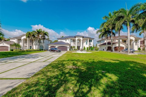 Casa en venta en Miramar, Florida, 6 dormitorios, 396.14 m2 № 1101067 - foto 11
