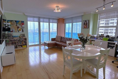 Copropriété à vendre à Hallandale Beach, Floride: 2 chambres, 138.42 m2 № 1399061 - photo 4