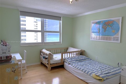 Copropriété à vendre à Hallandale Beach, Floride: 2 chambres, 138.42 m2 № 1399061 - photo 13