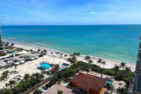 Condominio en venta en Hallandale Beach, Florida, 2 dormitorios, 138.42 m2 № 1399061 - foto 21