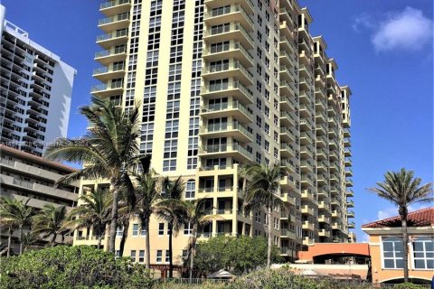 Copropriété à vendre à Hallandale Beach, Floride: 2 chambres, 138.42 m2 № 1399061 - photo 27