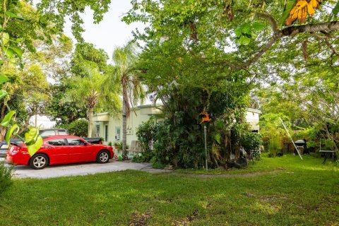 Купить коммерческую недвижимость в Палм Спрингс, Флорида 107.58м2, № 752481 - фото 7