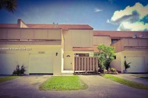 Townhouse in Plantation, Florida 3 bedrooms, 157 sq.m. № 780679 - photo 1