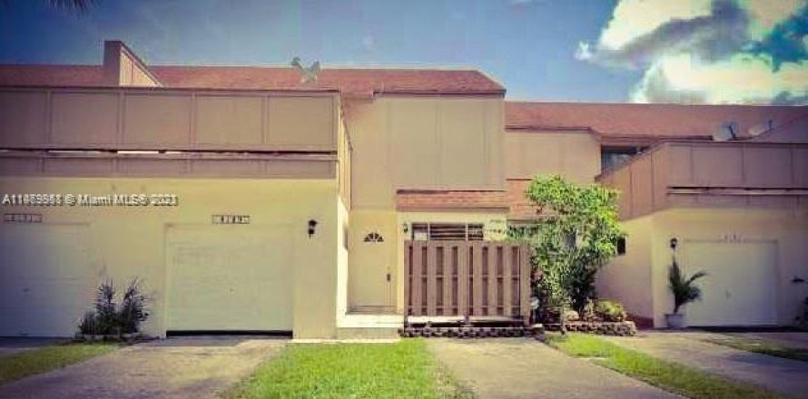 Townhouse in Plantation, Florida 3 bedrooms, 157 sq.m. № 780679