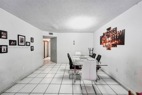 Condominio en venta en Hialeah, Florida, 3 dormitorios, 130.06 m2 № 602551 - foto 8