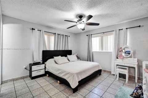 Condo in Hialeah, Florida, 3 bedrooms  № 602551 - photo 11