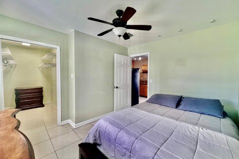 Villa ou maison à louer à West Palm Beach, Floride: 2 chambres, 78.13 m2 № 805287 - photo 4