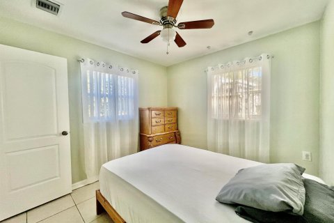 Villa ou maison à louer à West Palm Beach, Floride: 2 chambres, 78.13 m2 № 805287 - photo 6