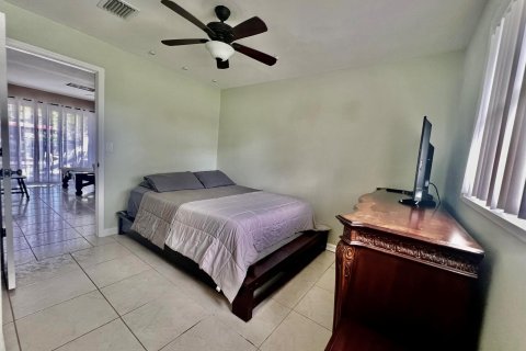 Villa ou maison à louer à West Palm Beach, Floride: 2 chambres, 78.13 m2 № 805287 - photo 3