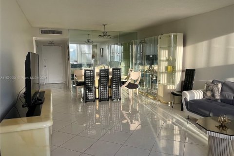 Condominio en venta en Hallandale Beach, Florida, 1 dormitorio, 68.84 m2 № 1208472 - foto 7