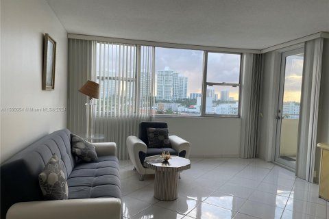 Condominio en venta en Hallandale Beach, Florida, 1 dormitorio, 68.84 m2 № 1208472 - foto 3