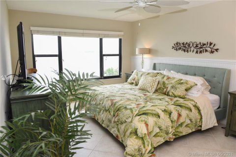Condominio en alquiler en Hutchinson Island South, Florida, 2 dormitorios, 121.33 m2 № 5868 - foto 8