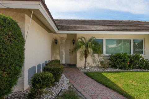 House in Longboat Key, Florida 3 bedrooms, 179.86 sq.m. № 213157 - photo 1