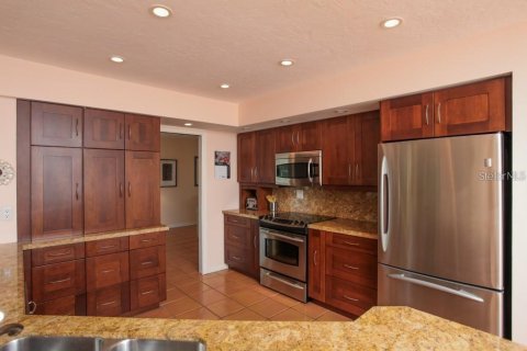 House in Longboat Key, Florida 3 bedrooms, 179.86 sq.m. № 213157 - photo 11