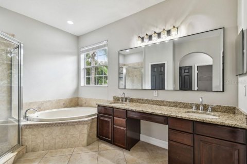 Townhouse in Land O' Lakes, Florida 3 bedrooms, 191.84 sq.m. № 1417675 - photo 30