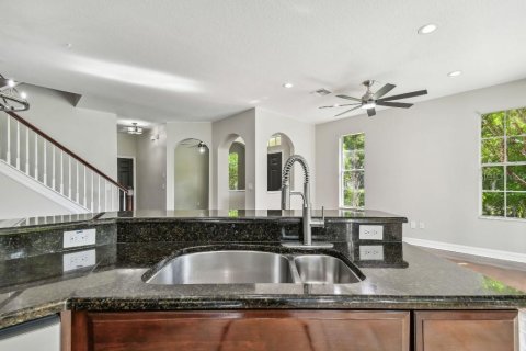 Townhouse in Land O' Lakes, Florida 3 bedrooms, 191.84 sq.m. № 1417675 - photo 12