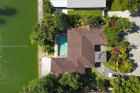 Casa en venta en South Miami, Florida, 4 dormitorios, 274.43 m2 № 1176833 - foto 2