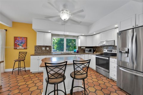 Casa en venta en South Miami, Florida, 4 dormitorios, 274.43 m2 № 1176833 - foto 6