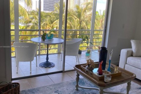 Condo in Hallandale Beach, Florida, 1 bedroom  № 1377256 - photo 19