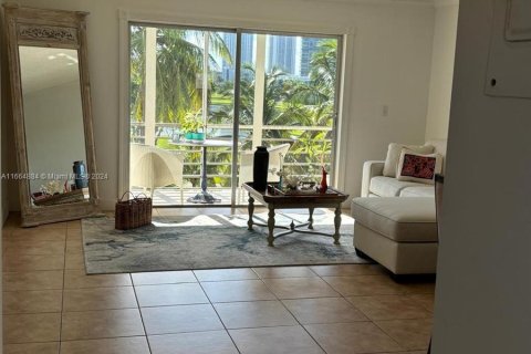 Condo in Hallandale Beach, Florida, 1 bedroom  № 1377256 - photo 4