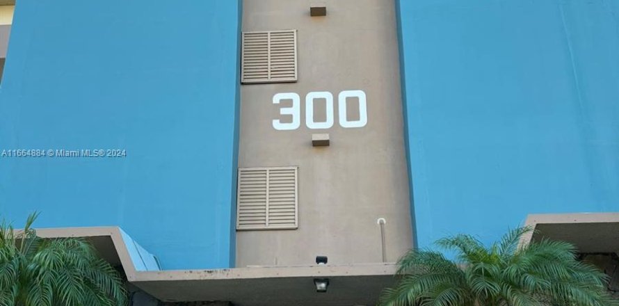 Condominio en Hallandale Beach, Florida, 1 dormitorio  № 1377256