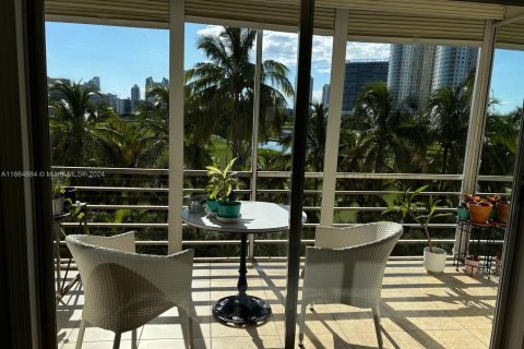 Condominio en venta en Hallandale Beach, Florida, 1 dormitorio, 77.11 m2 № 1377256 - foto 18