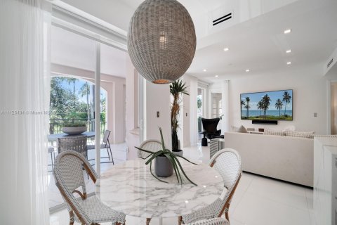 Condominio en alquiler en Miami Beach, Florida, 2 dormitorios, 132.76 m2 № 3720 - foto 13