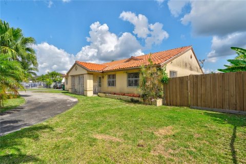 Casa en venta en Homestead, Florida, 3 dormitorios, 214.23 m2 № 1225514 - foto 2