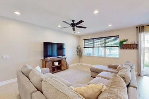 Townhouse in Royal Palm Beach, Florida 3 bedrooms, 206.43 sq.m. № 1141524 - photo 27